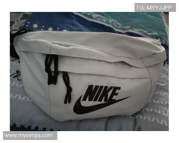 时尚与运动结合足球明星斜挎包推荐让你轻松搭配出街风格 时尚与运动结合足球明星斜挎包推荐让你轻松搭配出街风格